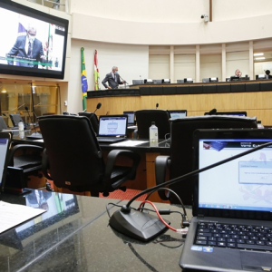 Condução do enfrentamento à pandemia vira alvo de críticas na Alesc