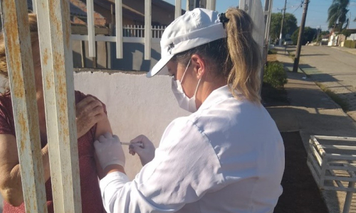 Mafra inicia vacinação contra a covid para idosos entre 75 e 79 anos