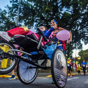 Mãe e filha superam obstáculos e se tornam atletas de triatlo