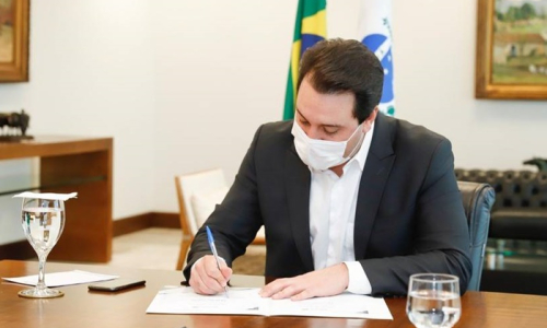 Ratinho Junior decreta luto oficial de três dias em respeito aos 15 mil mortos pela covid-19