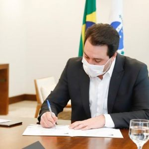 Ratinho Junior decreta luto oficial de três dias em respeito aos 15 mil mortos pela covid-19