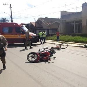 Dois homens ficam feridos em colisão entre moto e bicicleta na Vila Nova