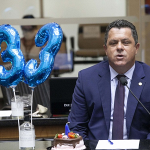 Deputado pede afastamento de líder do governo do julgamento de Moisés