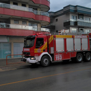 Mulheres ficam presas em elevador e são resgatadas pelos bombeiros em Mafra