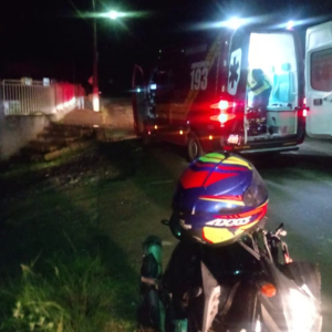 Homem sofre queda de moto e fica ferido em Mafra