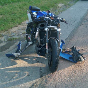Motociclista fica ferido ao colidir com trator em Mafra
