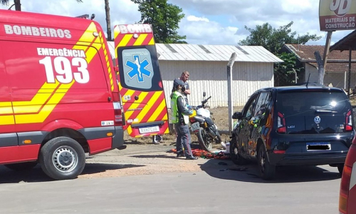Colisão entre carro e moto deixa mulher ferida em Mafra
