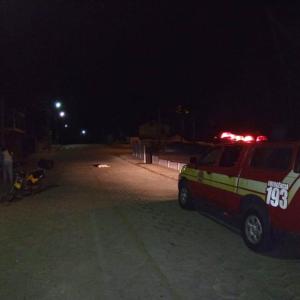 Motociclista fica ferido ao colidir com cachorro na Vila Ivete, em Mafra