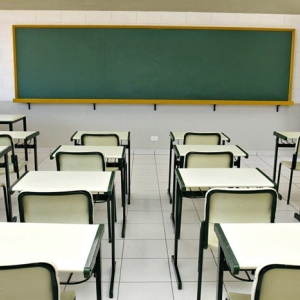 Retorno das aulas presenciais na rede estadual do PR começa com cerca de 10% das escolas