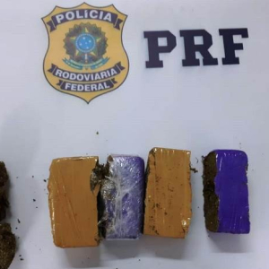 Motorista e adolescente são flagrados com maconha na BR116 em Rio Negro
