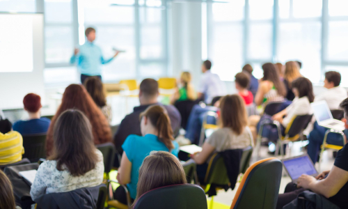 Jovens dizem que educação foi a área mais afetada durante pandemia