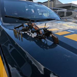 Quatro homens são presos com armas e carro roubado na BR-116, em Mafra