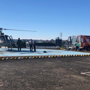 Vítima de infarto de Schroeder é trazida para Mafra pelo helicóptero Águia da PM