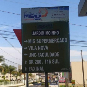 Avenida Nereu Ramos: agora, uma placa esconde a outra