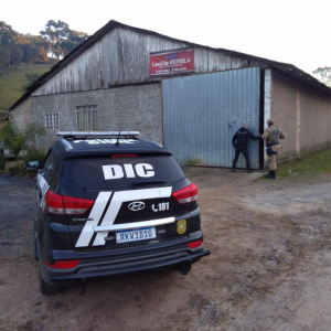 PM foi morto com tiro da própria arma após levar garrafada, diz Polícia Civil