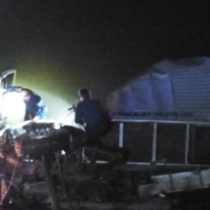 Caminhão cai em rio e homem morre no interior de Mafra