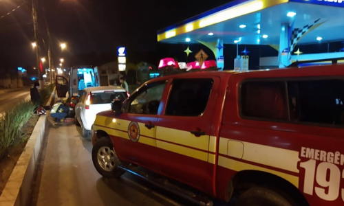 Queda de motocicleta deixa dois feridos no Jardim Moinho