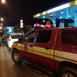 Queda de motocicleta deixa dois feridos no Jardim Moinho