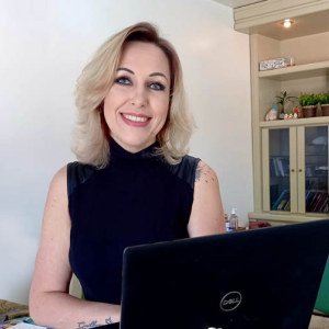 Terapeuta Ana Paula Mildenberger estreia coluna com orientações para signos