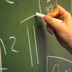 Moisés anuncia aumento no piso salarial de professores catarinenses