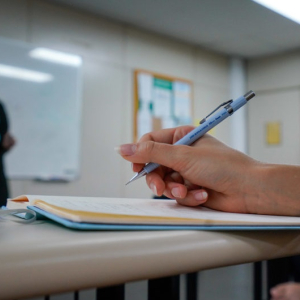 Moisés proíbe uso de linguagem neutra em escolas e órgãos públicos de SC