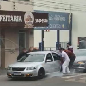 Faixa muito elevada ou carro exageradamente baixo?