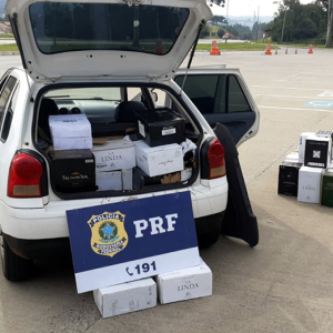 Carga de vinho contrabandeado da Argentina é apreendida na BR-116, em Mafra