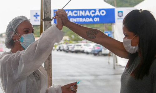 Cenário do combate à covid-19 melhora em SC, mas ainda exige atenção