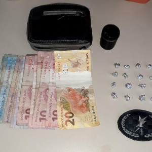 Homem é preso com 16 pedras de crack na Vila Solidariedade