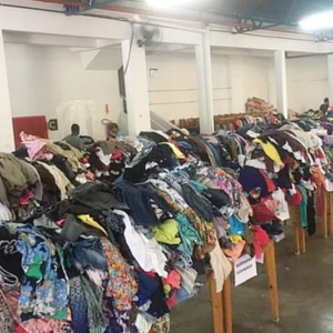 Atena promove bazar beneficente de roupas e móveis em Mafra