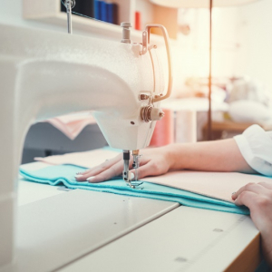 Empresa abre 15 vagas para aprendiz de costureira em Mafra