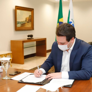 Com avanço da vacinação e queda nos indicadores, Paraná diminui restrições
