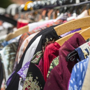 Rede Feminina de Combate ao Câncer promove bazar beneficente em Rio Negro