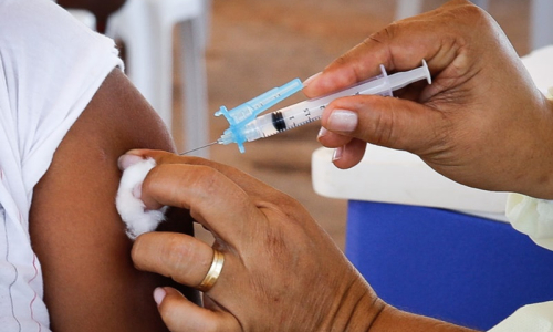 Mafra inicia vacinação contra a covid-19 de pessoas com 30 anos