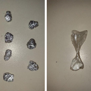 PM encontra bolsa com crack e cocaína na Vila Nova