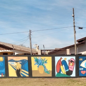 Alunos se inspiram em obras famosas e pintam muros de escola em Mafra
