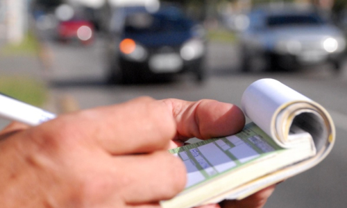 Motoristas podem ter 40% de desconto em multas de trânsito no Paraná