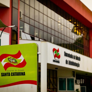 Lei que altera a previdência dos servidores públicos catarinenses é sancionada