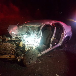 Motorista fica preso nas ferragens em acidente na BR-280, em Mafra