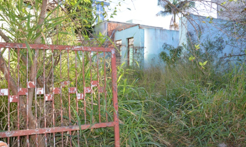 Imóveis em situação de risco no centro de Rio Negro causam preocupação