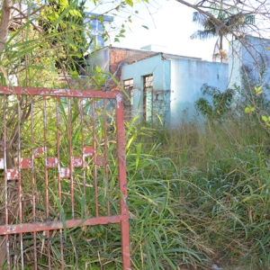 Imóveis em situação de risco no centro de Rio Negro causam preocupação