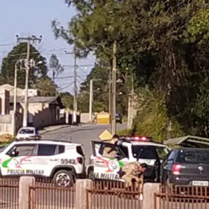 Adolescente de 17 anos é detido na Restinga com carro furtado em Rio Negro