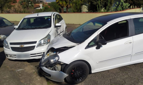 Colisão deixa motorista de 69 anos ferido na Vila Ferroviária