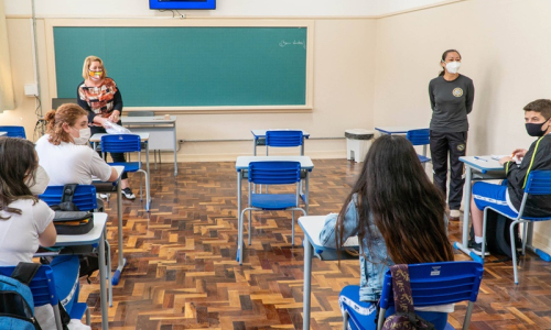 Paraná publica edital para contratação de professores e pedagogos