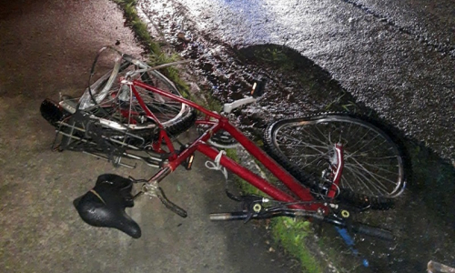 Veículo atropela ciclista e foge sem prestar socorro em Mafra