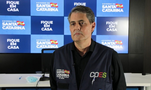 Secretário nega envolvimento em compra de respiradores