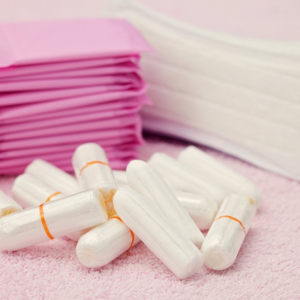 Senado aprova distribuição de absorventes para mulheres de baixa renda