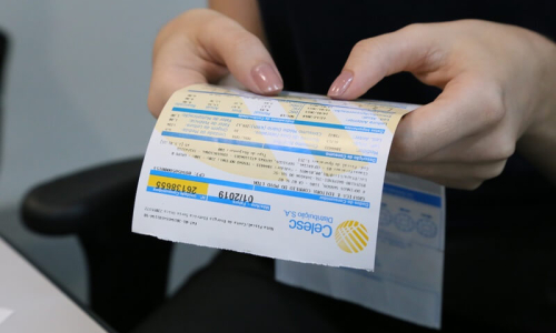 Clientes da Celesc podem parcelar faturas em atraso no cartão de crédito