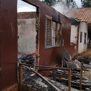Incêndio destrói residência no interior de Rio Negro