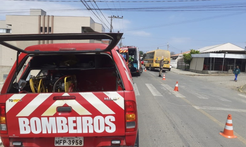 Motociclista fica ferido após acidente entre carro e moto na Restinga